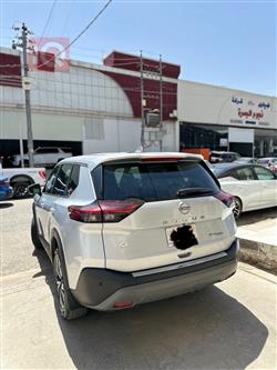 نيسان روج